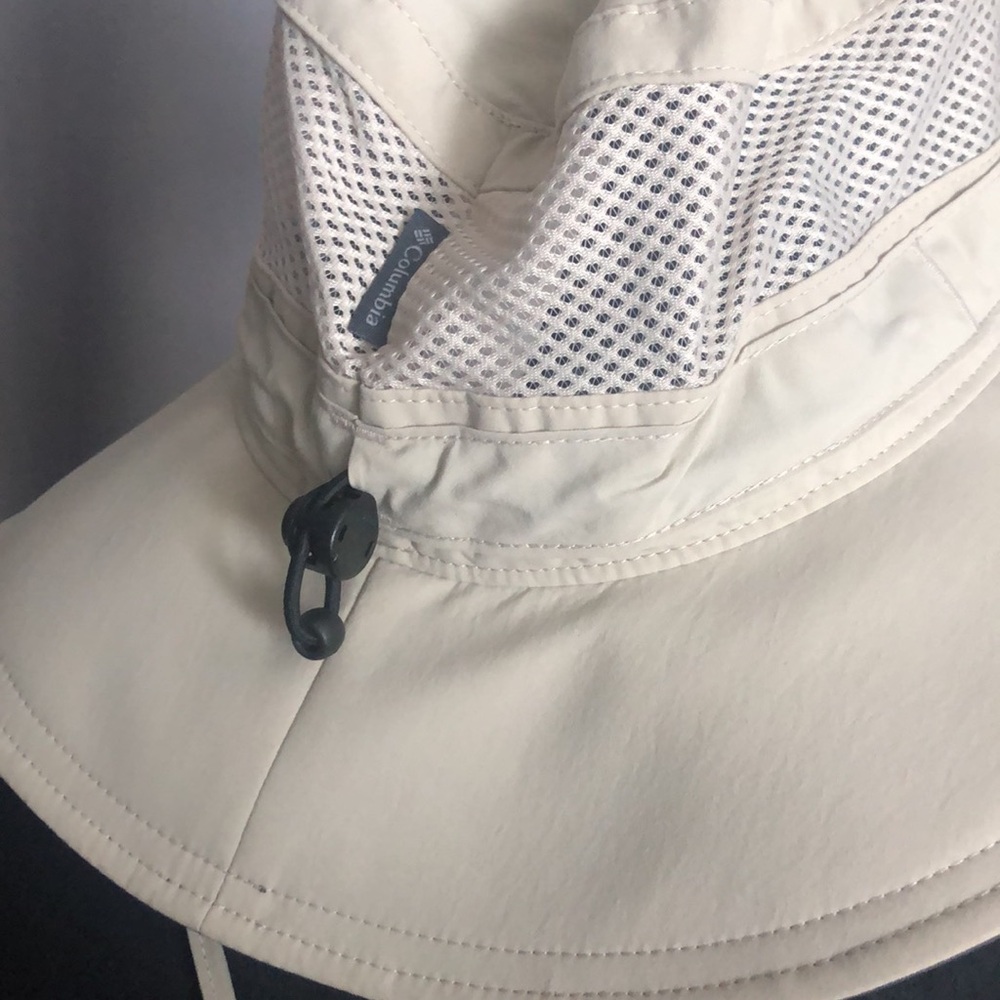 Cream Columbia hat - Picture 3 of 7